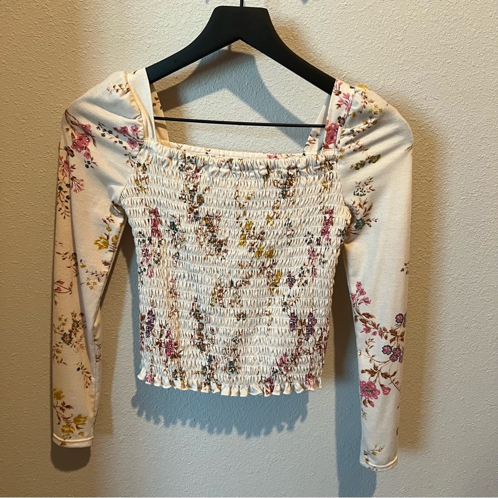 art class size m (7/8) square-neck top with puff sleeves